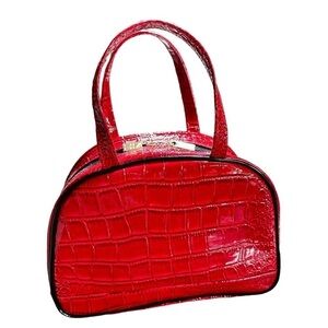 ELIZABETH ARDEN, NWOT, RED TRAVEL, COSMETIC BAG. SNAKESKIN PATTERN. 11”W X 8”H